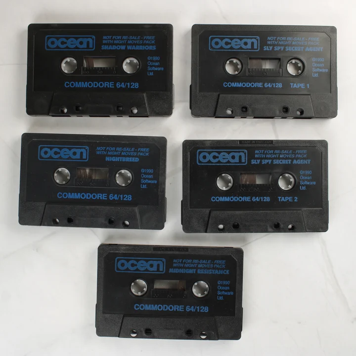 Öt darab fekete Ocean kazetta Commodore 64-hez