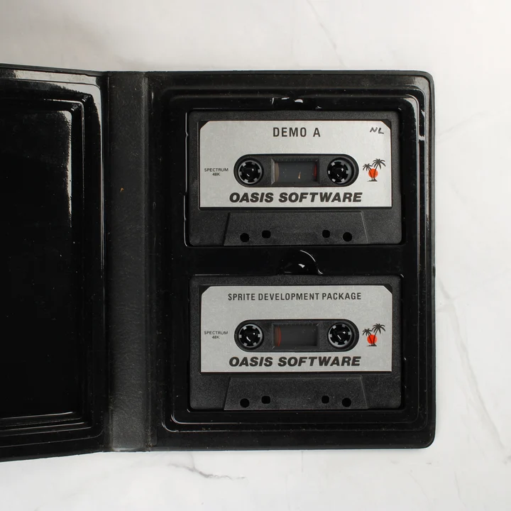 White Lightning kazetták Két darab Oasis Software magnókazetta a tokban