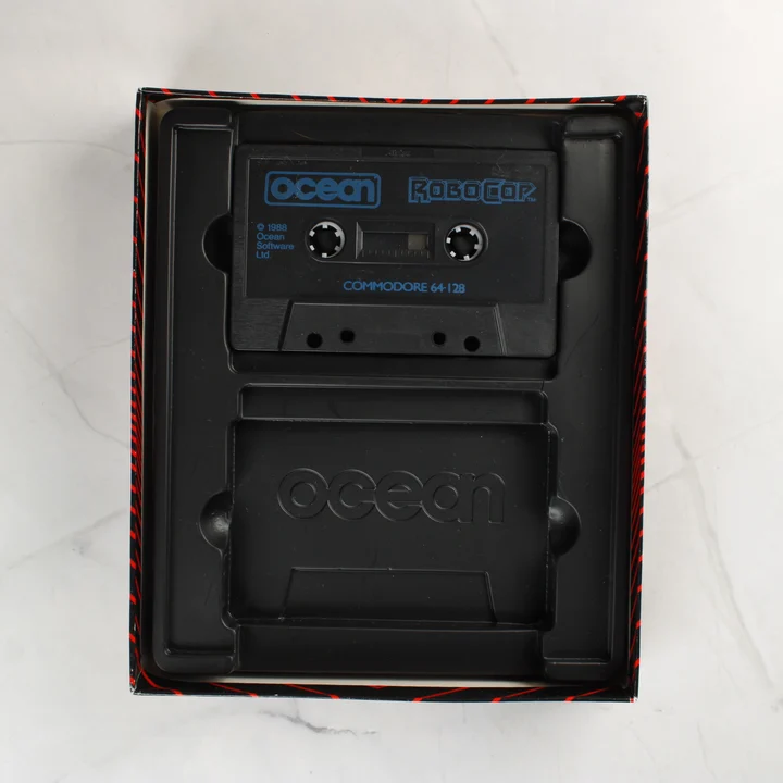 RoboCop C64 kazetta RoboCop Commodore 64 magnókazetta a belső tálcában