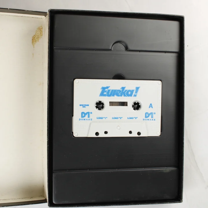 Eureka! magnókazetta Fehér Eureka! magnókazetta a fekete műanyag belső tartóban.