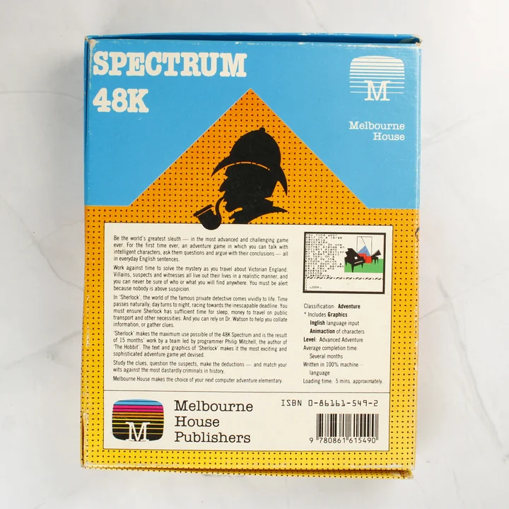 A Sherlock videójáték dobozának hátoldala a leírással és vonalkóddal