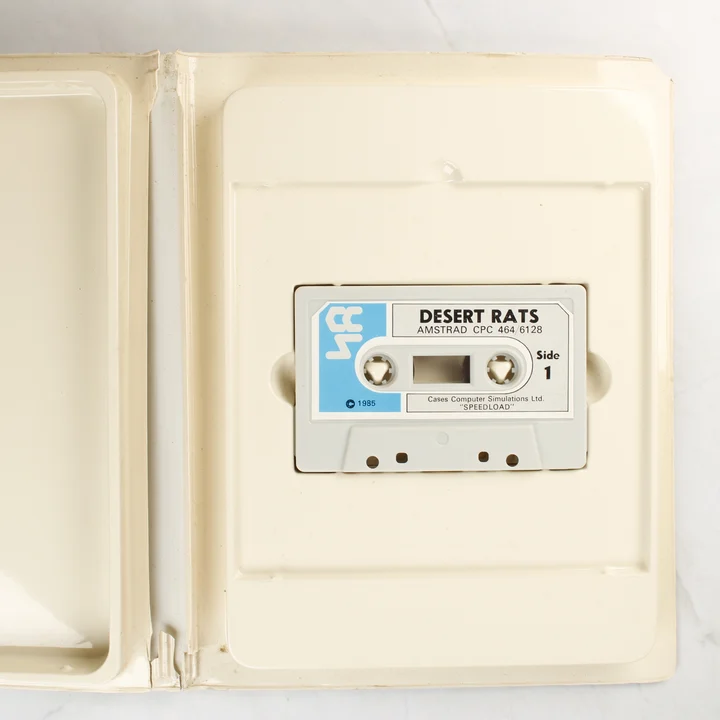 Desert Rats magnókazetta a nyitott tokban