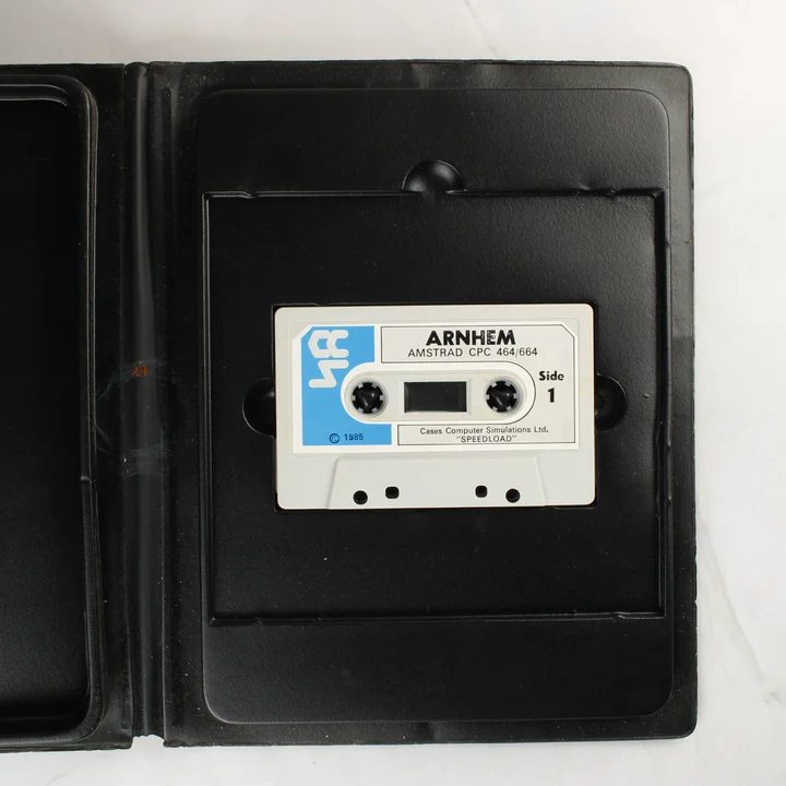 Az Arnhem játék eredeti szoftverkazettája a tokban