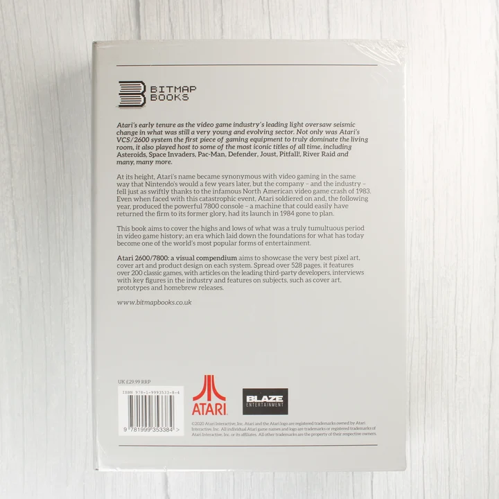 Atari 2600/7800: a visual compendium könyv hátoldala leírással és vonalkóddal