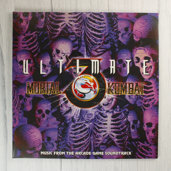 Ultimate Mortal Kombat 3 bakelit lemez borítója koponyákkal