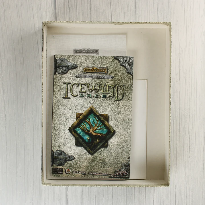 Icewind Dale nyitott doboza a kézikönyvvel