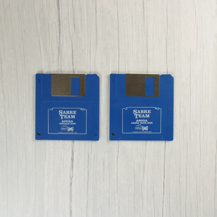 Két kék Sabre Team floppy lemez Amiga számítógéphez