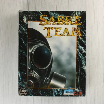A Sabre Team Amiga játék elülső dobozképe gázmaszkos grafikával