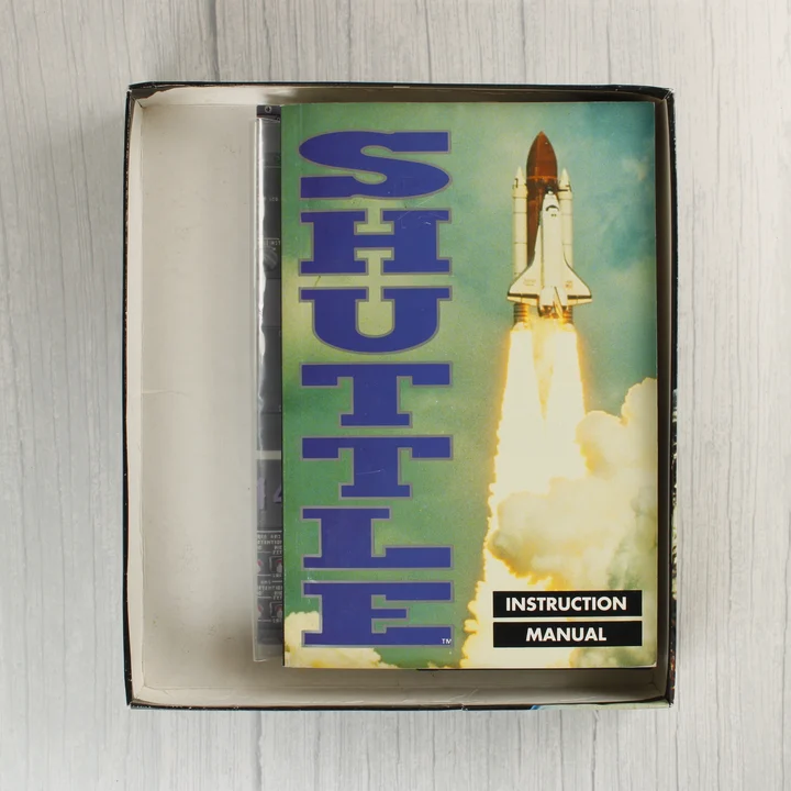 Shuttle használati útmutató A játék doboza nyitva, benne a használati útmutatóval