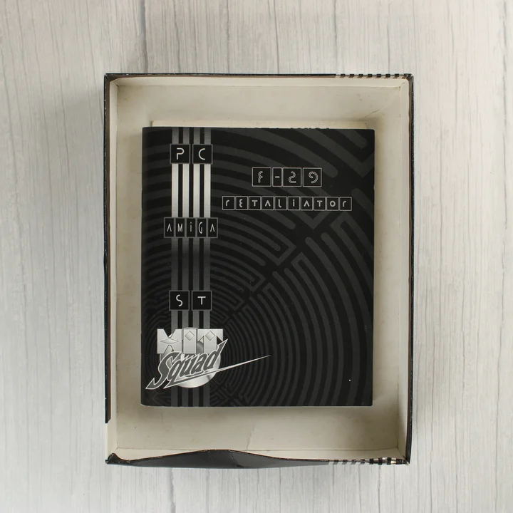 F-29 Retaliator használati útmutató a nyitott dobozban