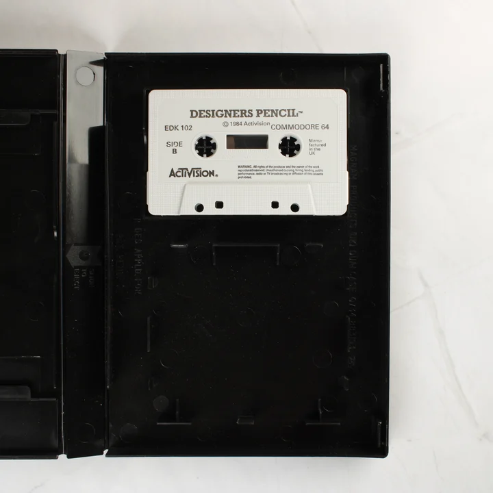 The Designer's Pencil C64 kazetta The Designer's Pencil Commodore 64 kazetta a tokban