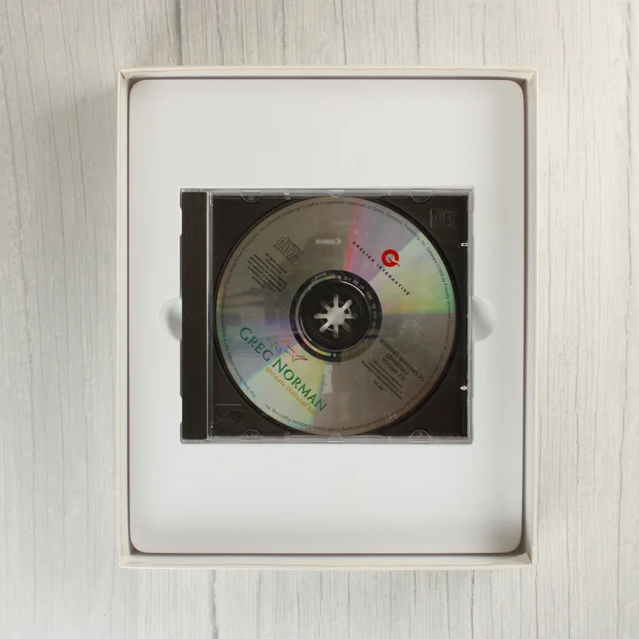 A Greg Norman Ultimate Challenge Golf CD-ROM lemeze a tokban