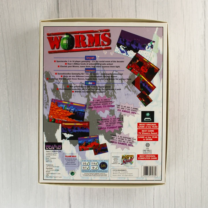 A Worms videójáték dobozának hátoldala leírásokkal és képernyőfotókkal