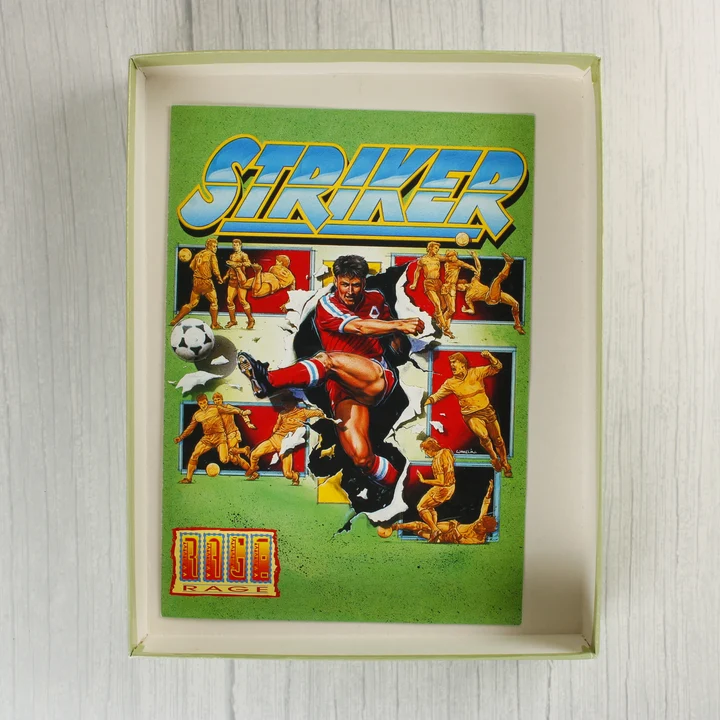 Striker használati útmutató A Striker játék színes kézikönyve a dobozban
