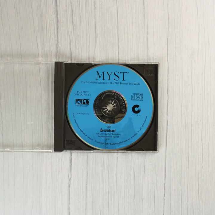 Myst CD-ROM A Myst videójáték kék CD-ROM lemeze műanyag tokban.