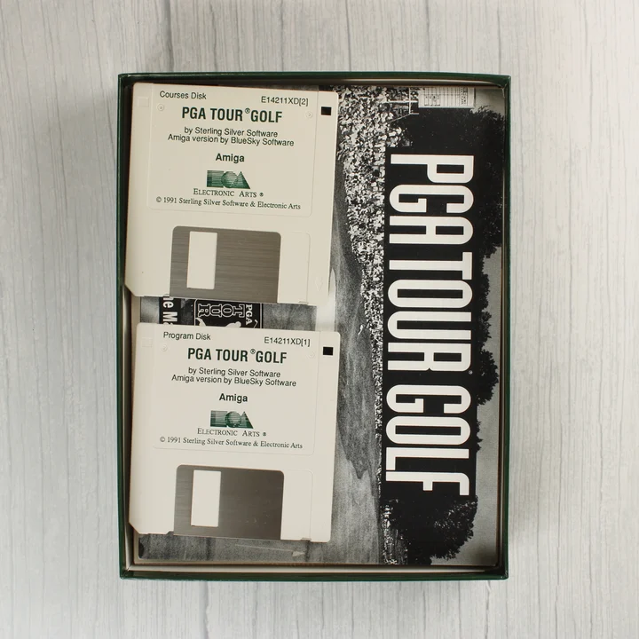 PGA Tour Golf Amiga floppy lemezek és kézikönyv a dobozban