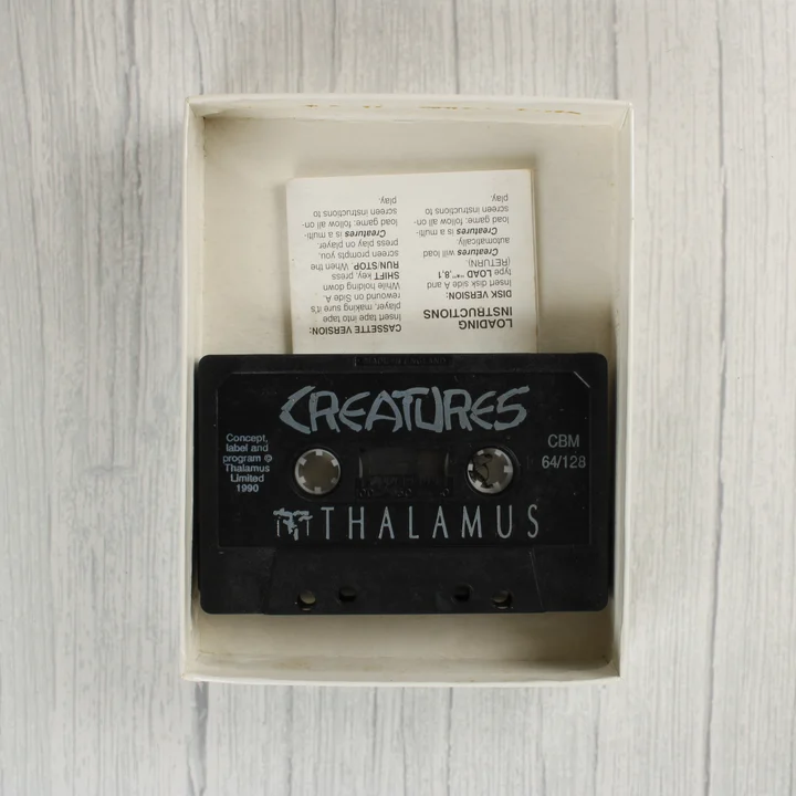 Creatures C64 kazetta és tartalom Creatures videójáték kazetta és útmutató a dobozban