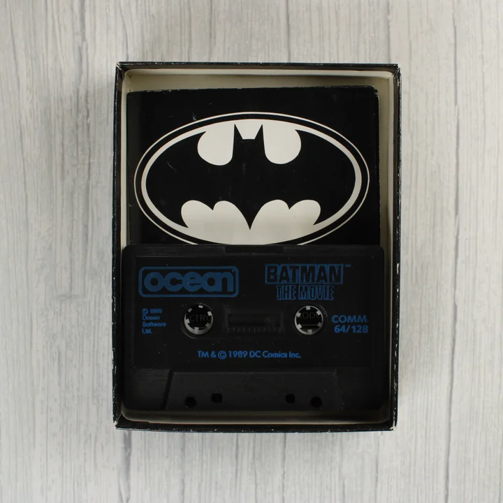 Batman: The Movie Commodore 64 kazetta és kézikönyv a dobozban