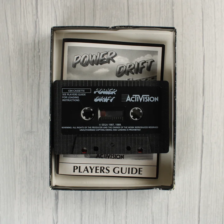 Power Drift C64 kazetta és leírás Power Drift Commodore 64 kazetta és használati útmutató a dobozban