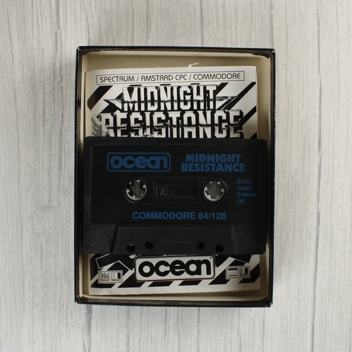 Midnight Resistance kazetta és kézikönyv Midnight Resistance Commodore 64 kazetta és kézikönyv a dobozban