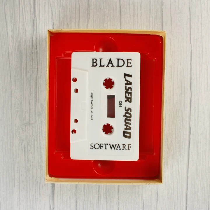 Laser Squad C64 kazetta Laser Squad fehér játék kazetta a piros tálcában