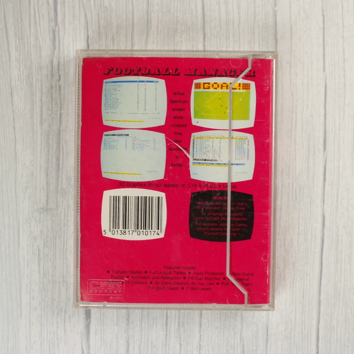 Football Manager videójáték hátlapja képernyőfotókkal