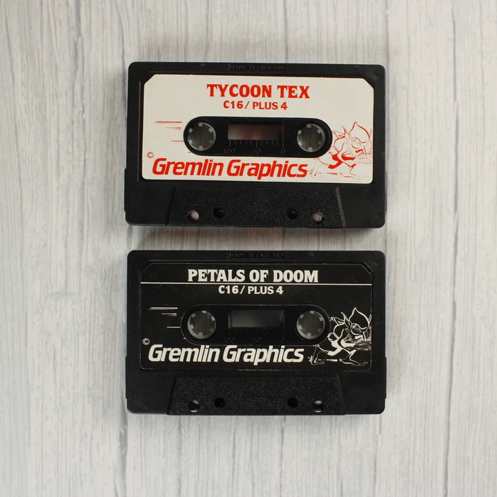 Két fekete Commodore C16 kazetta Gremlin Graphics felirattal