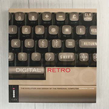 A Digital Retro könyv elülső borítója egy retro billentyűzet fotójával