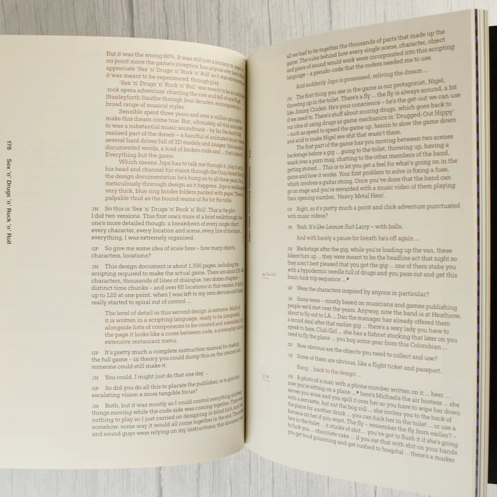 A könyv belső oldalai szöveges interjúval