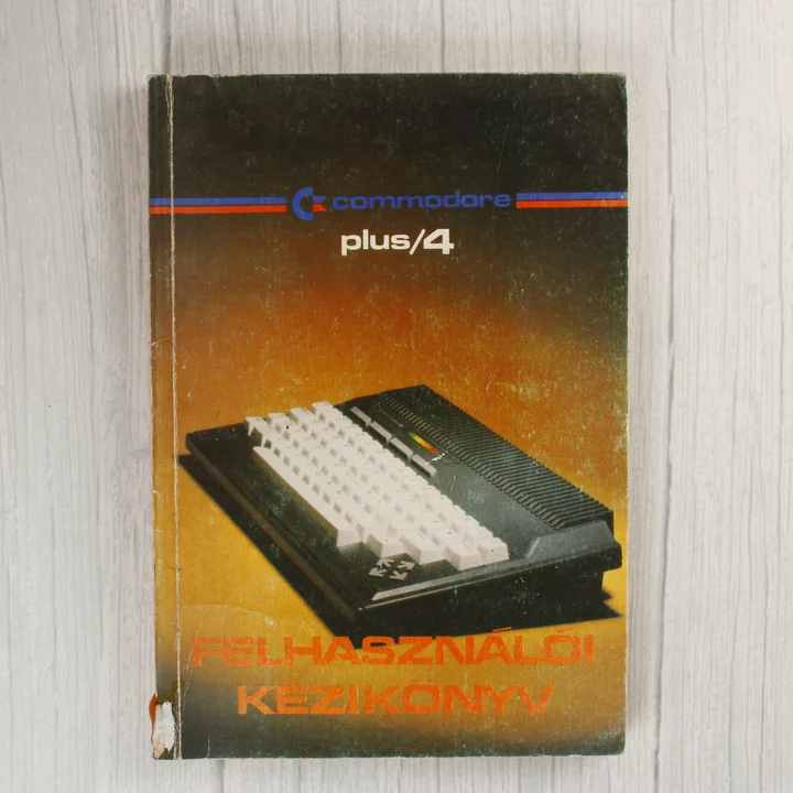 Commodore Plus/4 magyar nyelvű felhasználói kézikönyv borítója