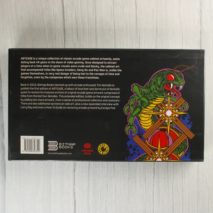 Artcade: The Book of Classic Arcade Game Artwork könyv hátoldala leírással és színes illusztrációval.