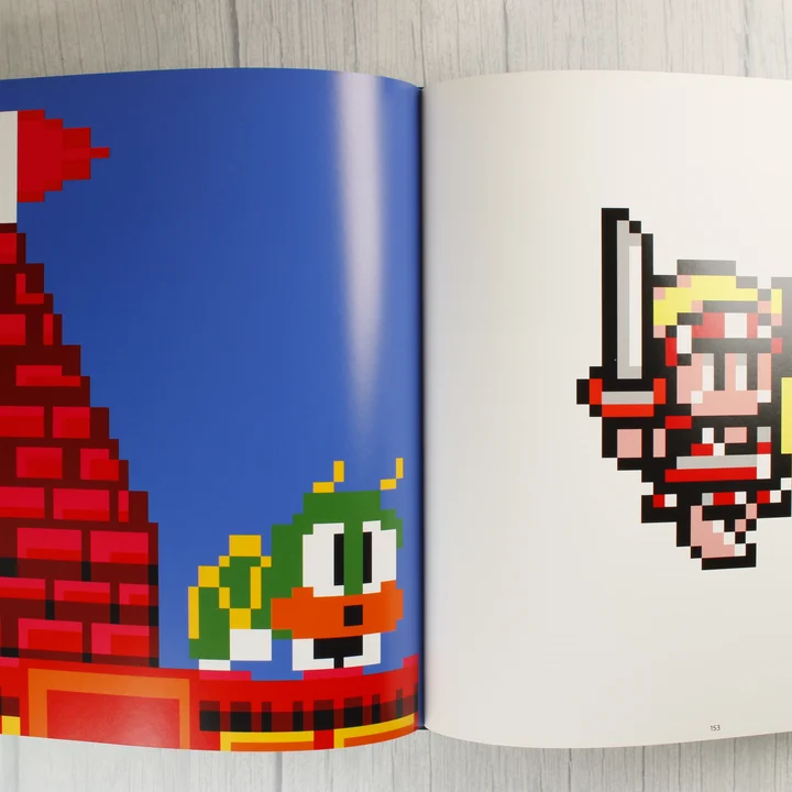 Színes pixeles karakterek a könyv lapjain