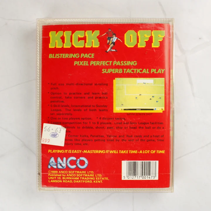 Kick Off videójáték Commodore 64 kazetta tokban hátulnézetből