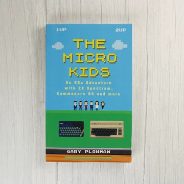 The Micro Kids könyv előlapja pixelgrafikás illusztrációval