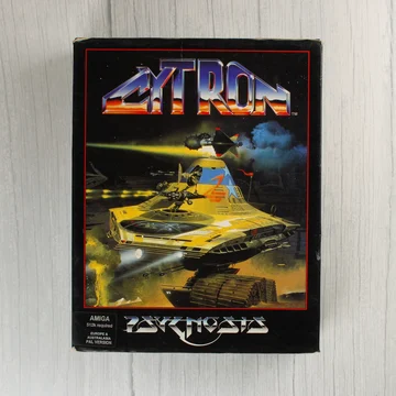 A Cytron videójáték dobozának előlapja egy futurisztikus járművel