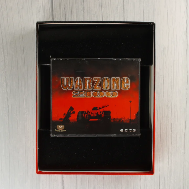 Warzone 2100 műanyag tok a nyitott dobozban