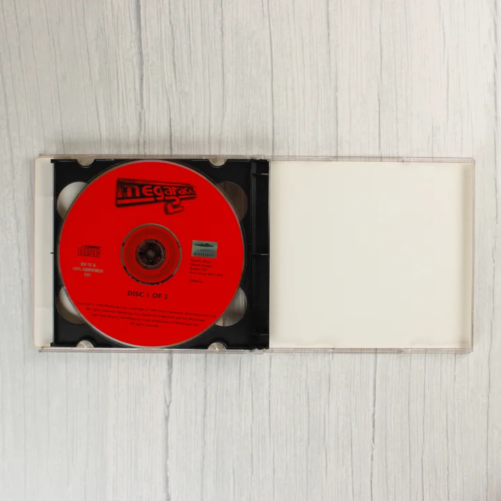 MegaRace 2 első CD lemeze a tokban