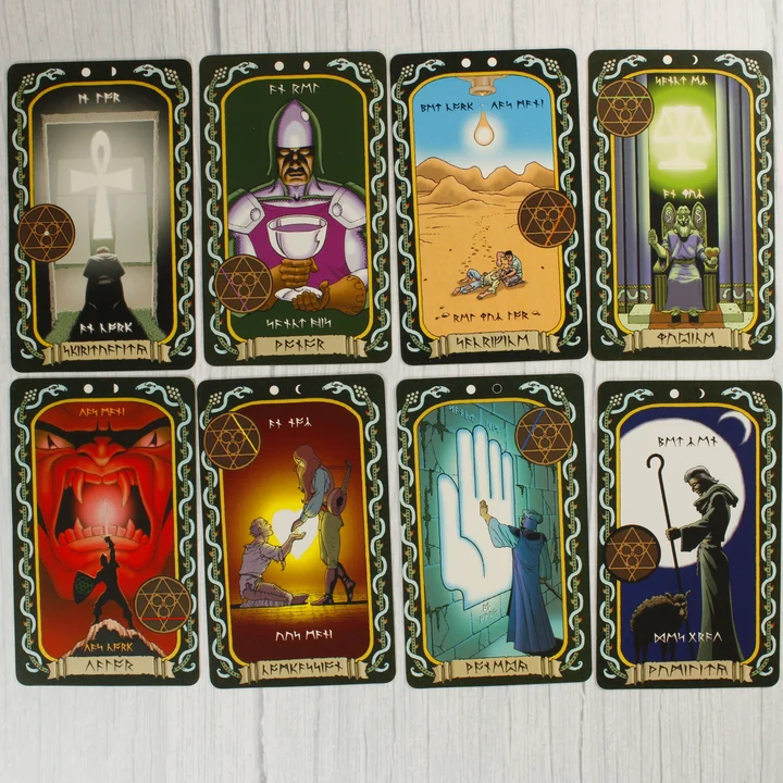 Nyolc darab színes tarot kártya a játékból