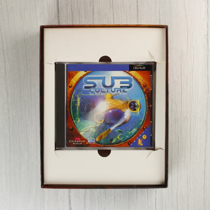 Sub Culture PC játék doboza nyitott állapotban a belső tartóval