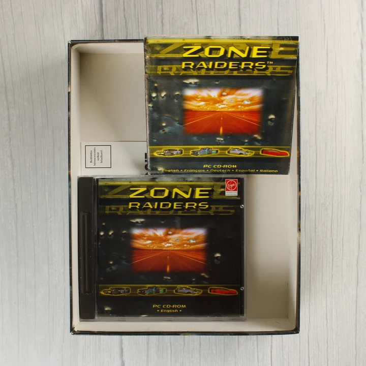 Zone Raiders PC csomag tartalma Zone Raiders PC játék doboza nyitva a tartalmával