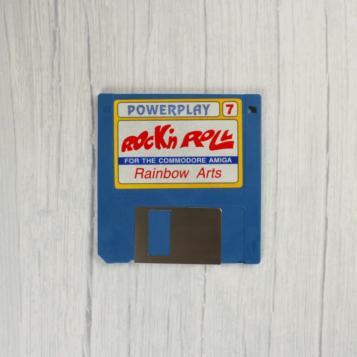 Rock 'n Roll Amiga floppy Kék 3,5 colos floppy lemez Rock 'n Roll felirattal
