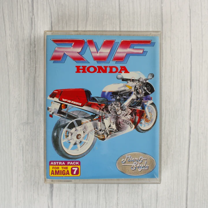 RVF Honda Amiga játék elülső borítója egy motorkerékpárral