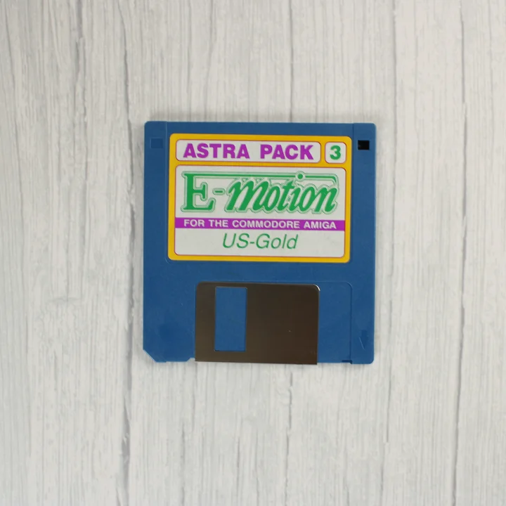 E-Motion 3,5 colos kék floppy lemez Amiga platformhoz