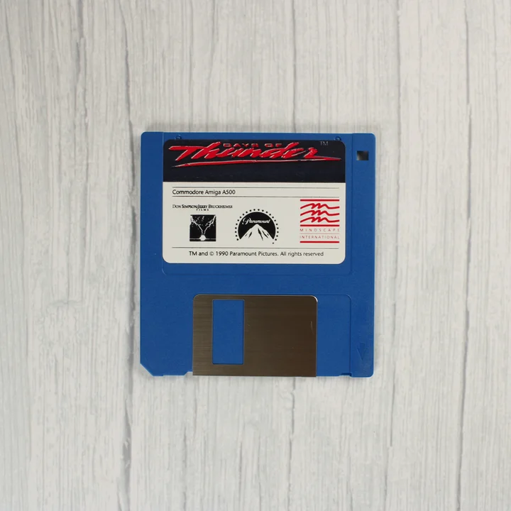 Kék színű 3,5 colos floppy lemez Days of Thunder felirattal