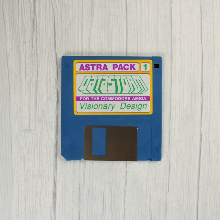 Kék 3,5 colos floppy lemez Datastorm felirattal