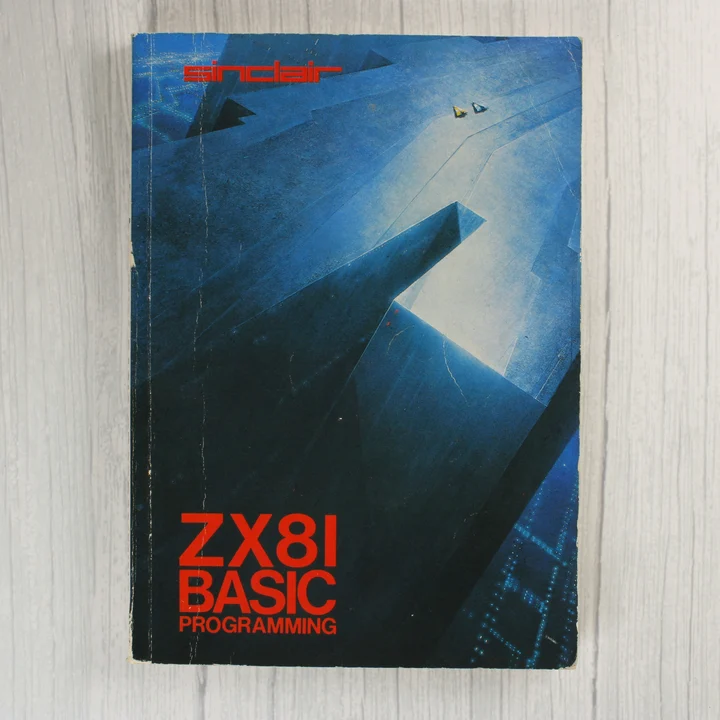 A Sinclair ZX81 BASIC Programming könyv kék tónusú borítója piros feliratokkal.
