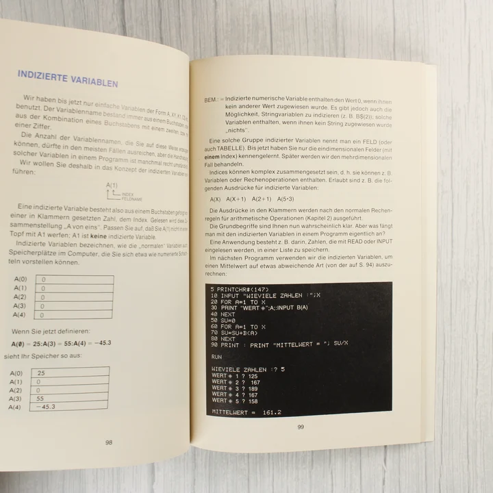 Commodore 64 kézikönyv belső A Commodore 64 kézikönyv belső oldalai programozási példával