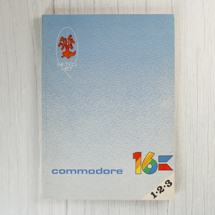 A Hetedhét Commodore 16 könyv világoskék borítója sárkányos logóval
