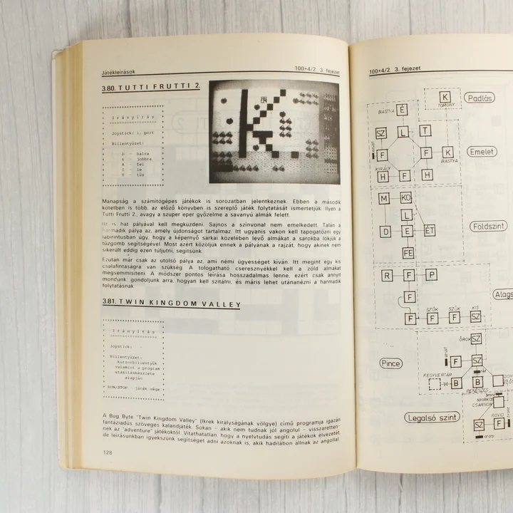 A könyv belseje játékleírásokkal és illusztrációkkal