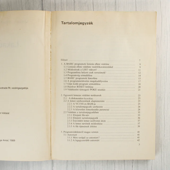 A könyv tartalomjegyzéke a belső oldalon.